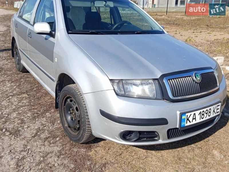 Седан Skoda Fabia 2004 в Киеве