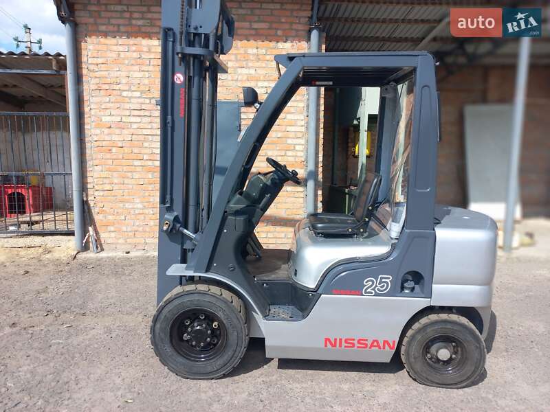 Вилочный погрузчик Nissan FD 2010 в Рожище