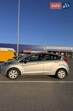 Хэтчбек Ford Fiesta 2011 в Сумах