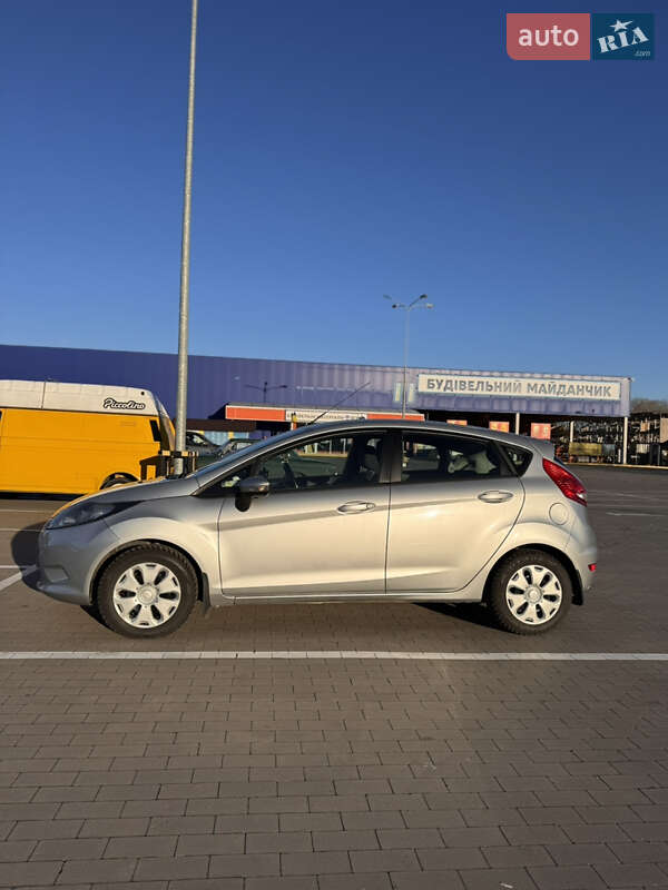 Хэтчбек Ford Fiesta 2011 в Сумах