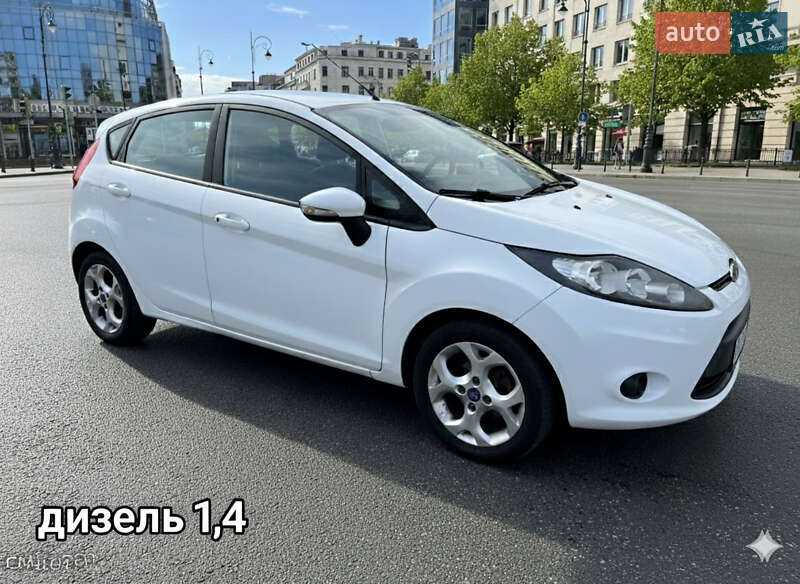Хэтчбек Ford Fiesta 2011 в Пустомытах