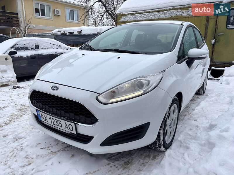 Хетчбек Ford Fiesta 2015 в Києві