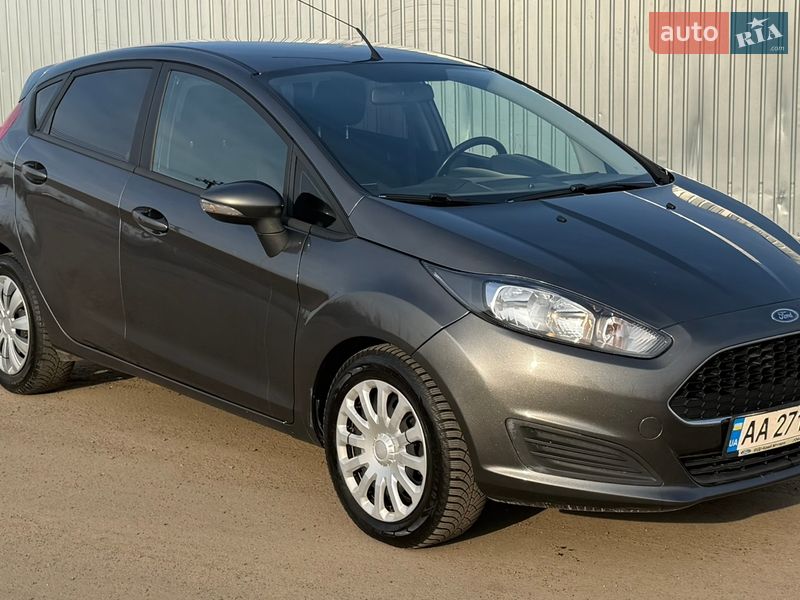 Хетчбек Ford Fiesta 2016 в Києві