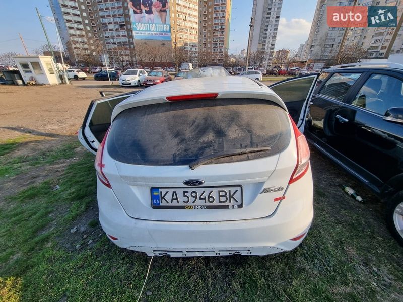 Хэтчбек Ford Fiesta 2016 в Киеве