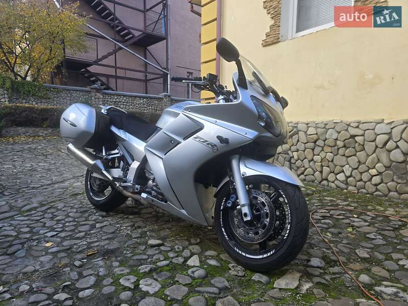 Мотоцикл Спорт-туризм Yamaha FJR 1300 2002 в Черновцах Мотоцикл Спорт-туризм Yamaha FJR 1300 2002 в Черновцах