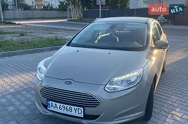 Хэтчбек Ford Focus 2017 в Гатном Хэтчбек Ford Focus 2017 в Гатном