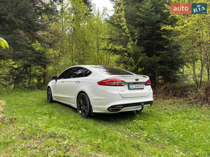 Седан Ford Fusion 2017 в Сторожинце