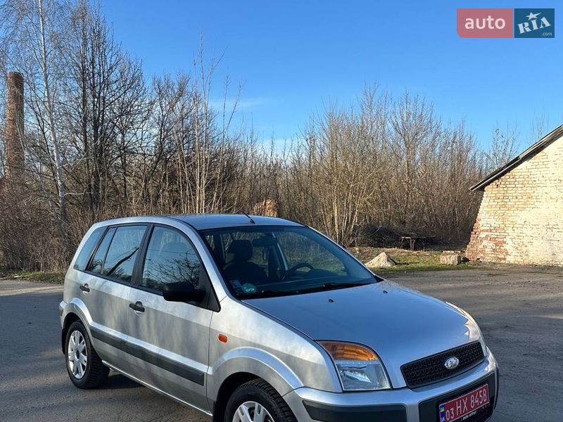 Хетчбек Ford Fusion 2006 в Хоролі