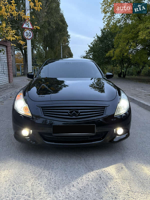 Седан Infiniti G37 2010 в Дніпрі Седан Infiniti G37 2010 в Дніпрі