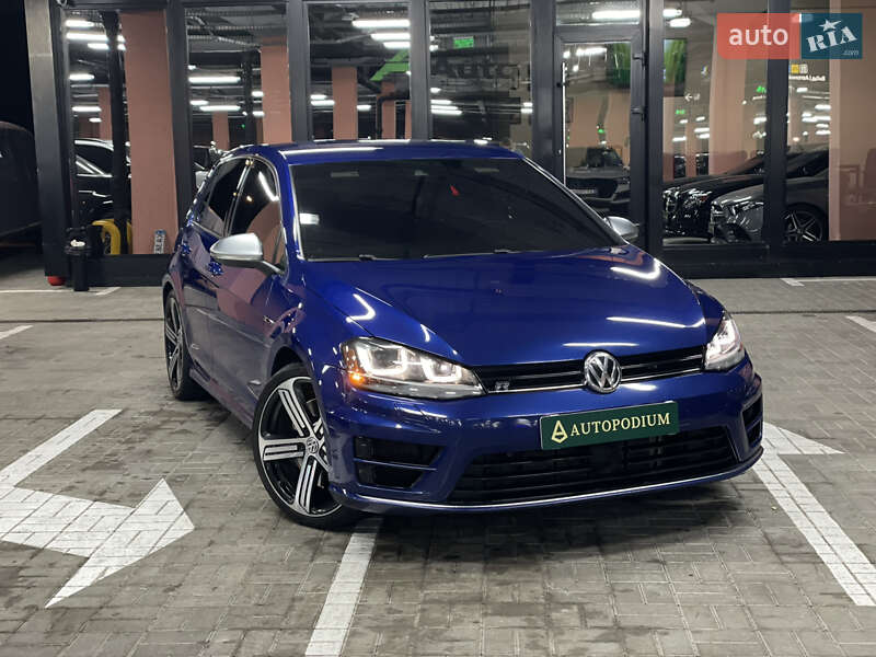Хэтчбек Volkswagen Golf R 2015 в Киеве
