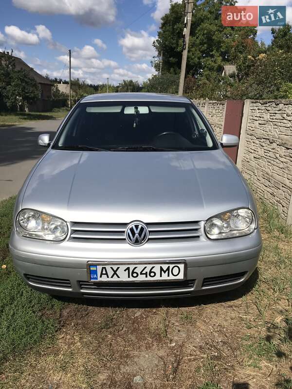 Хэтчбек Volkswagen Golf 2001 в Краснограде