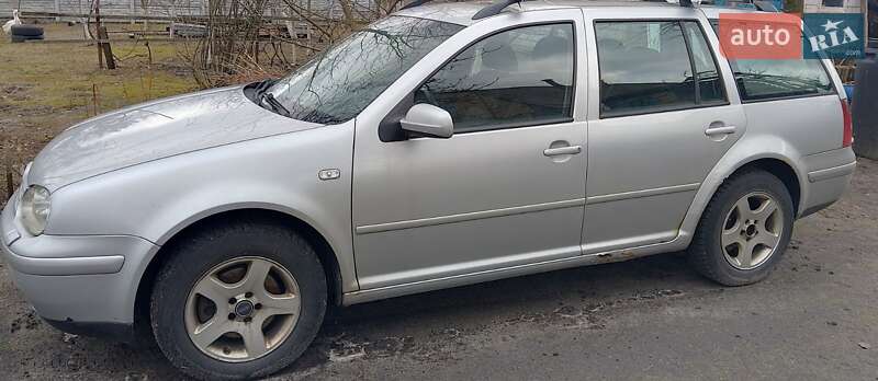 Универсал Volkswagen Golf 2003 в Киеве