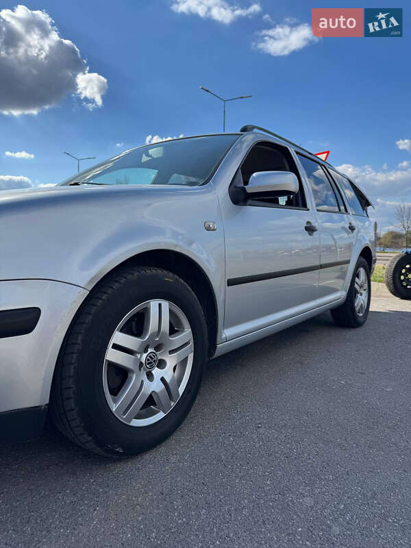 Универсал Volkswagen Golf 2000 в Виннице