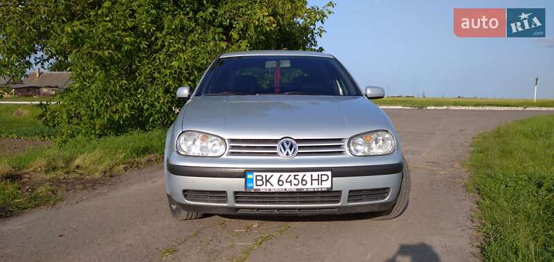 Хэтчбек Volkswagen Golf 1999 в Ровно