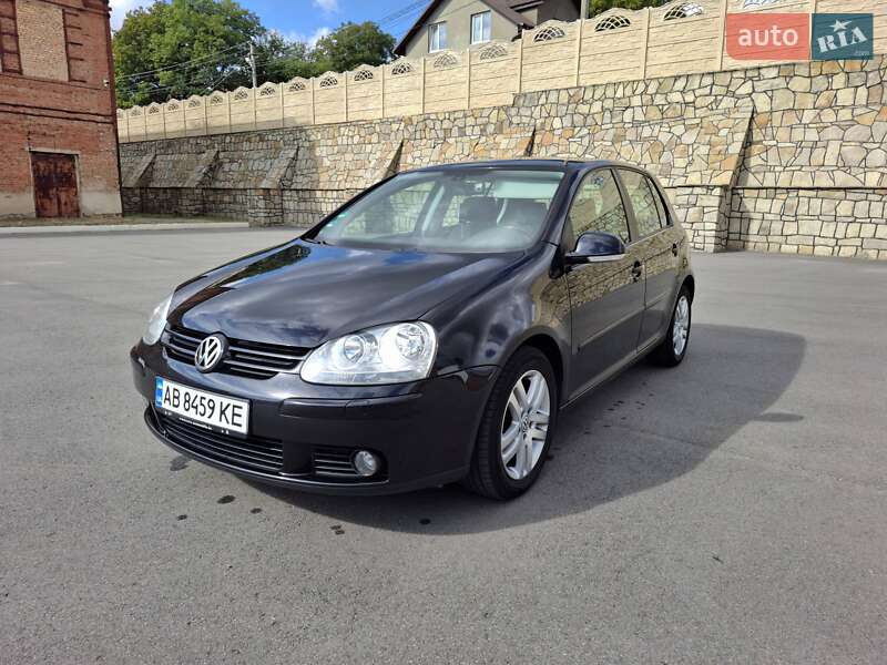 Хэтчбек Volkswagen Golf 2006 в Могилев-Подольске