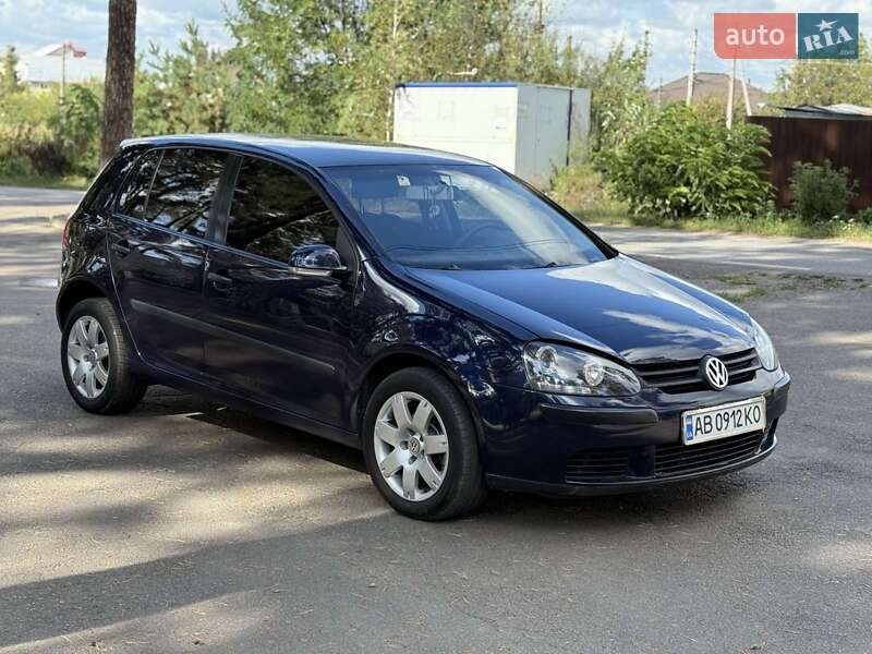 Хэтчбек Volkswagen Golf 2004 в Виннице