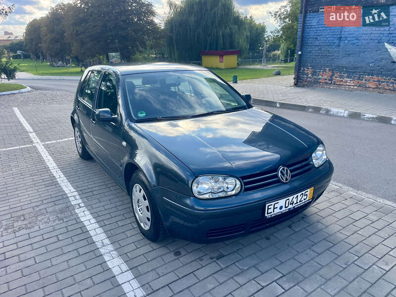 Хэтчбек Volkswagen Golf 2003 в Луцке
