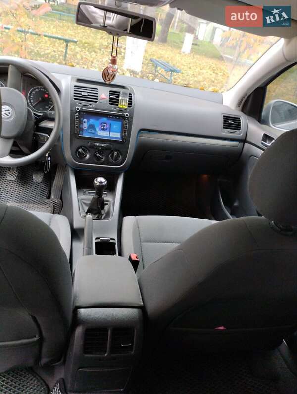 Хэтчбек Volkswagen Golf 2003 в Звягеле