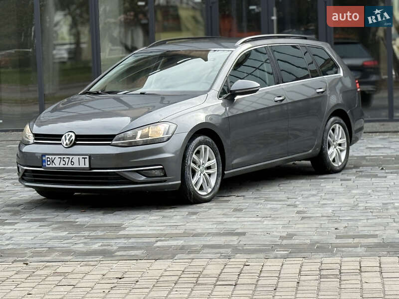 Универсал Volkswagen Golf 2017 в Ровно