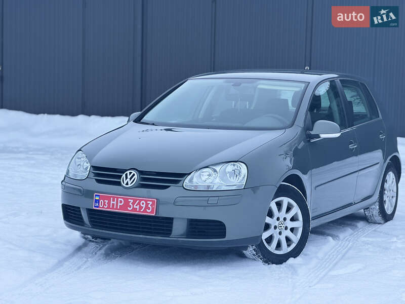 Хэтчбек Volkswagen Golf 2005 в Ровно