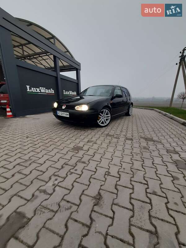 Хэтчбек Volkswagen Golf 1999 в Шумске