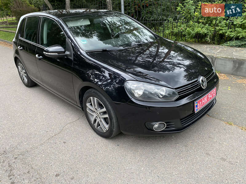 Хэтчбек Volkswagen Golf 2009 в Киеве