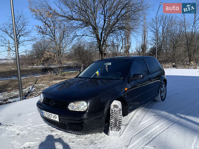 Хэтчбек Volkswagen Golf 2000 в Першотравенске Хэтчбек Volkswagen Golf 2000 в Першотравенске