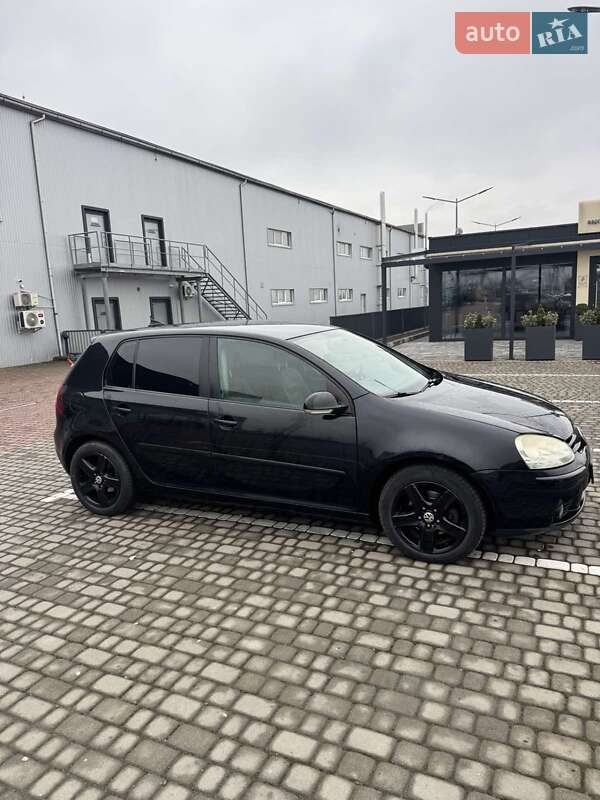 Хэтчбек Volkswagen Golf 2006 в Мукачево