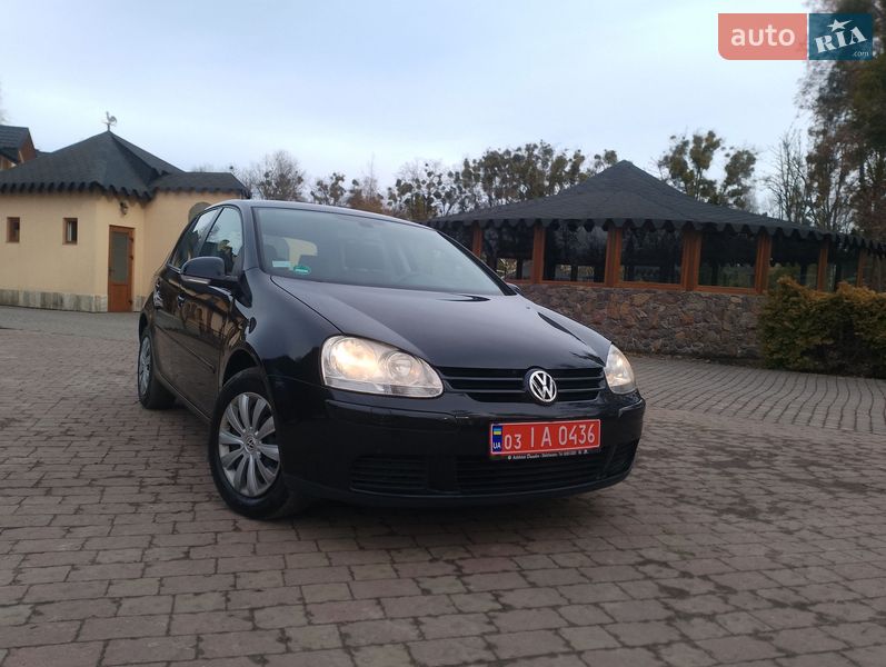 Хэтчбек Volkswagen Golf 2004 в Жовкве