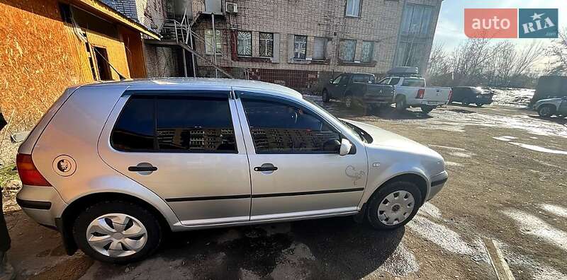Хэтчбек Volkswagen Golf 2003 в Кривом Роге