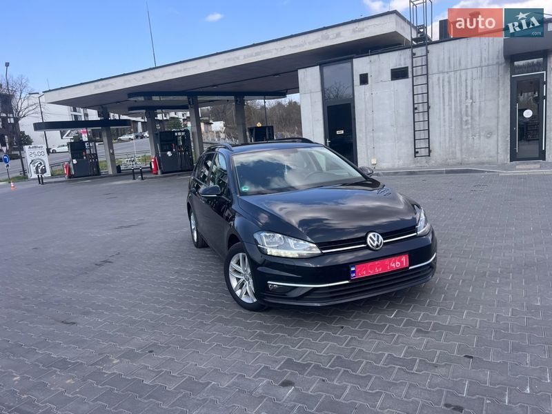 Універсал Volkswagen Golf 2020 в Ужгороді