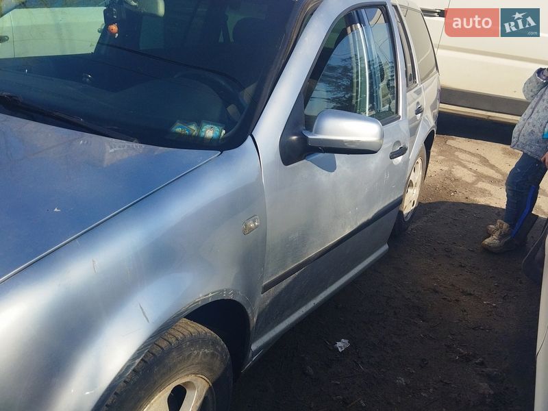 Универсал Volkswagen Golf 2001 в Днепре