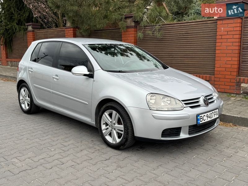Хэтчбек Volkswagen Golf 2005 в Львове