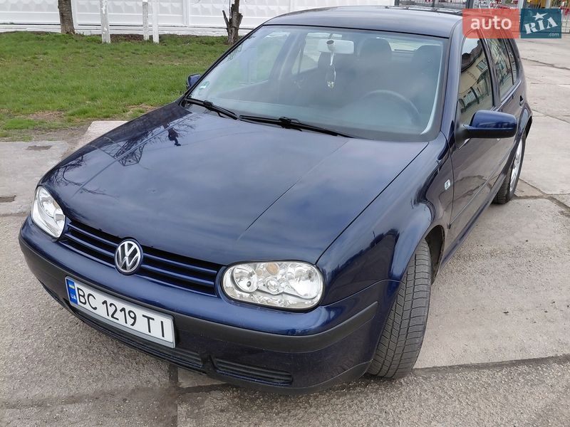 Хэтчбек Volkswagen Golf 2001 в Подольске