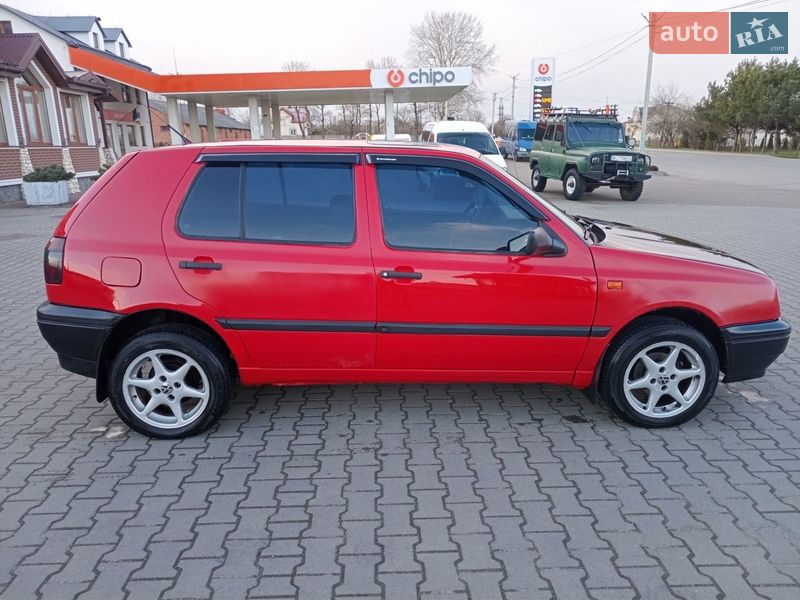 Хэтчбек Volkswagen Golf 1993 в Мостиске