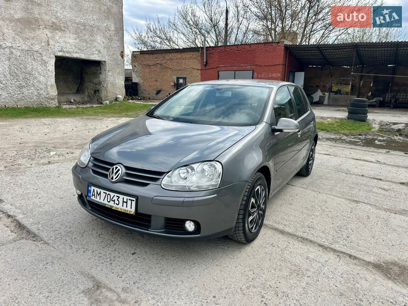 Хэтчбек Volkswagen Golf 2004 в Василькове