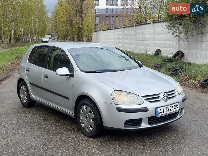 Хетчбек Volkswagen Golf 2004 в Києві