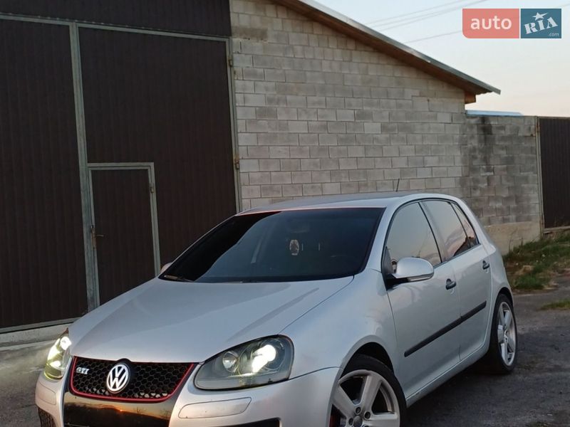 Хетчбек Volkswagen Golf 2006 в Дубровиці