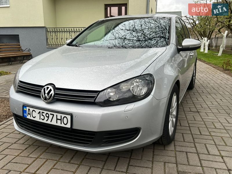 Хэтчбек Volkswagen Golf 2008 в Луцке