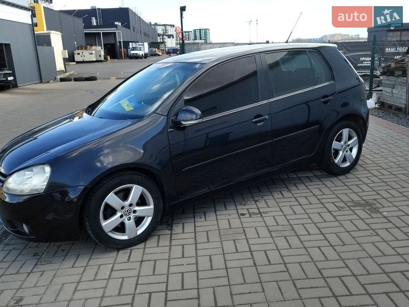 Хэтчбек Volkswagen Golf 2006 в Киеве