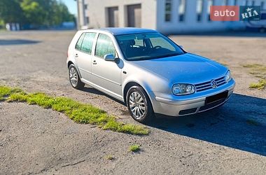 Хетчбек Volkswagen Golf 2003 в Сарнах