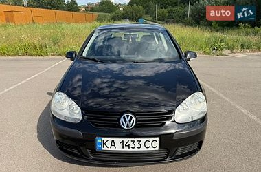 Хэтчбек Volkswagen Golf 2005 в Лесниках