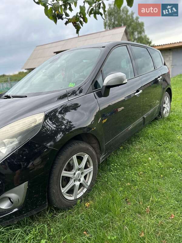 Минивэн Renault Grand Scenic 2010 в Березному