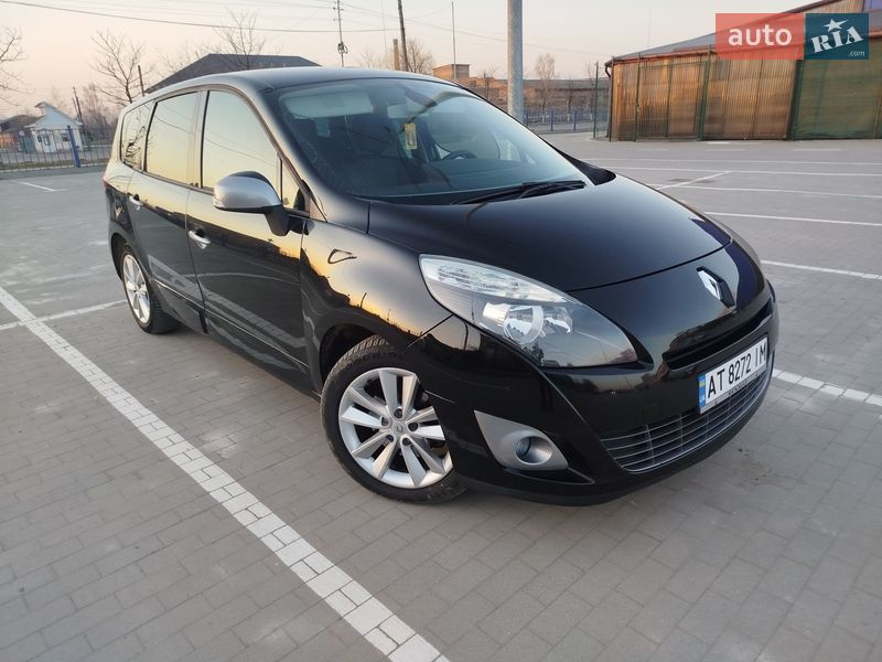 Минивэн Renault Grand Scenic 2011 в Долине