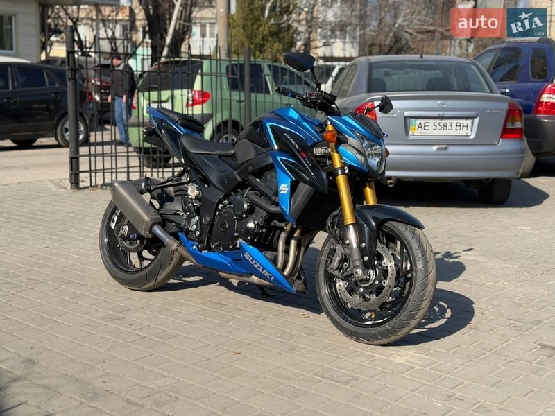 Мотоцикл Без обтекателей (Naked bike) Suzuki GSX-S 750 2017 в Днепре Мотоцикл Без обтекателей (Naked bike) Suzuki GSX-S 750 2017 в Днепре