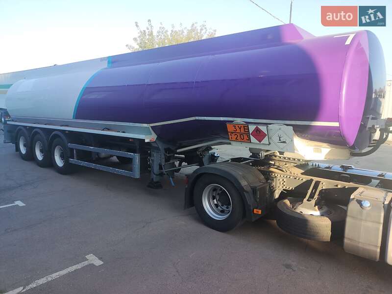 Цистерна полуприцеп Cobo Hermanos 2011 в Ровно