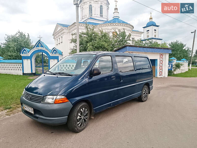 Мінівен Toyota Hiace 2005 в Києві
