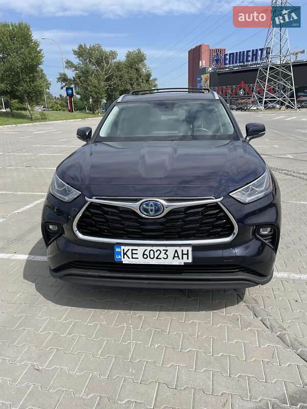 Внедорожник / Кроссовер Toyota Highlander 2021 в Киеве