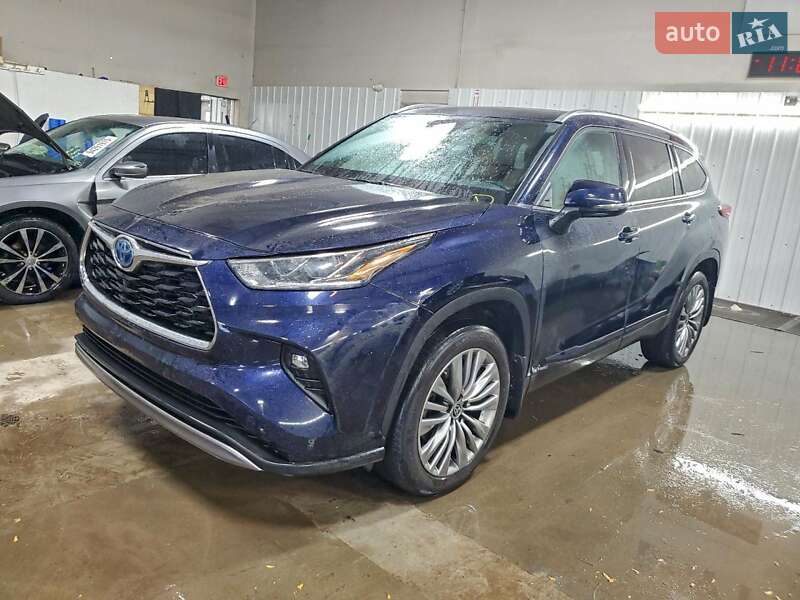 Внедорожник / Кроссовер Toyota Highlander 2022 в Тернополе