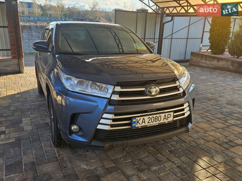 Внедорожник / Кроссовер Toyota Highlander 2017 в Киеве